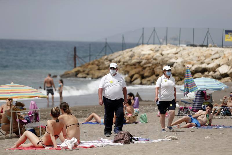 Estos nuevos 'vigilantes' informan sobre las medidas de seguridad contra el Covid-19 en las playas