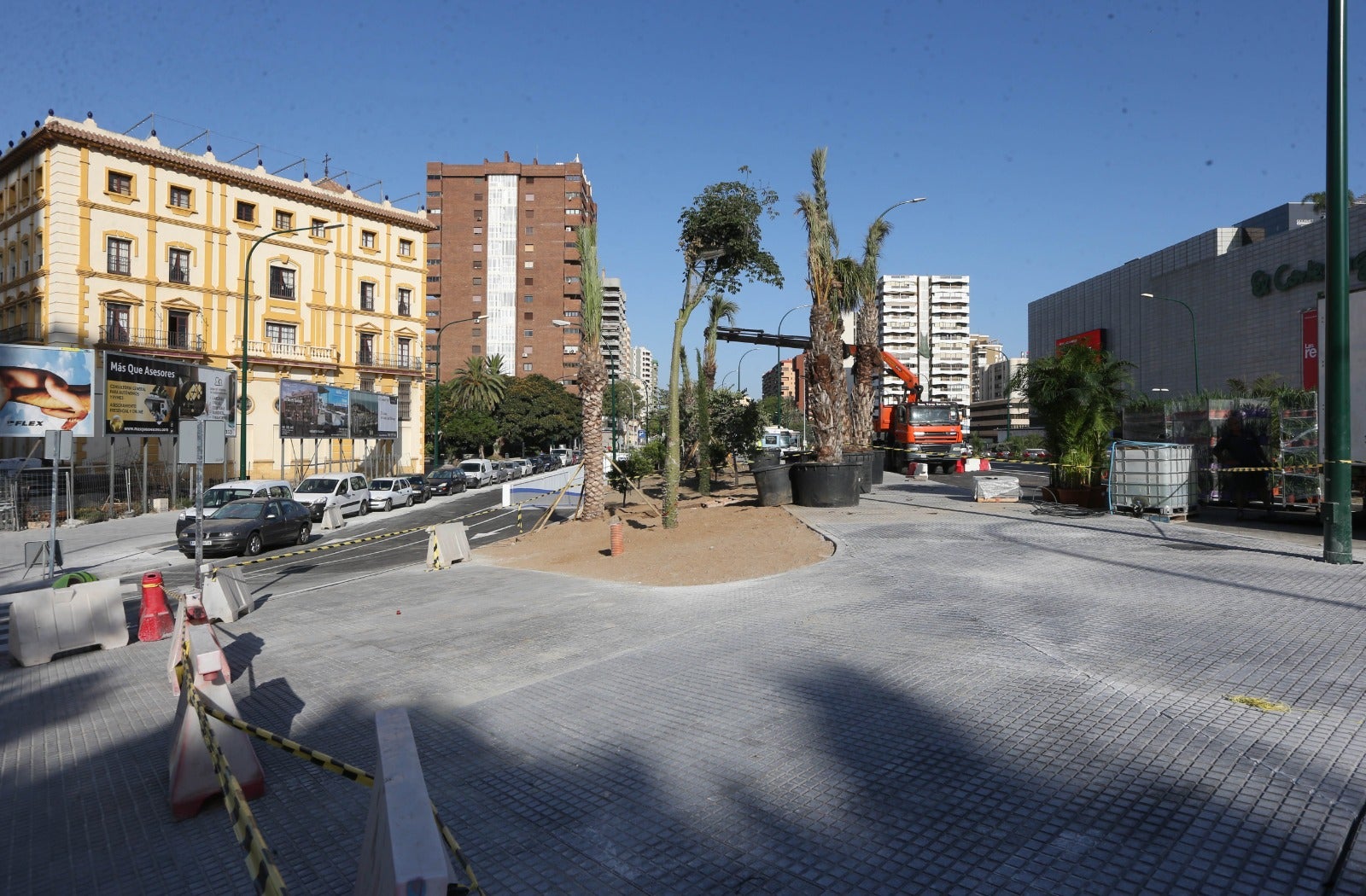 El viernes, 17 de julio, será una de esas fechas que se inscriben en las efemérides malagueñas. Ese día, más de diez años después de la primera ocupación por las obras del metro, se dará por terminada la reposición en superficie de la avenida de Andalucía.