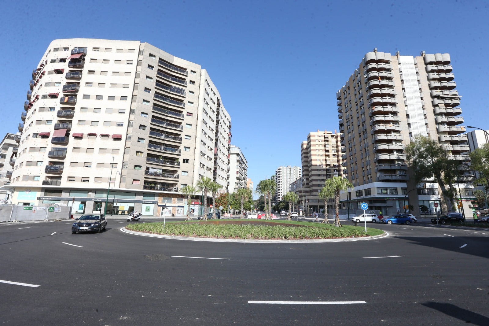 El viernes, 17 de julio, será una de esas fechas que se inscriben en las efemérides malagueñas. Ese día, más de diez años después de la primera ocupación por las obras del metro, se dará por terminada la reposición en superficie de la avenida de Andalucía.