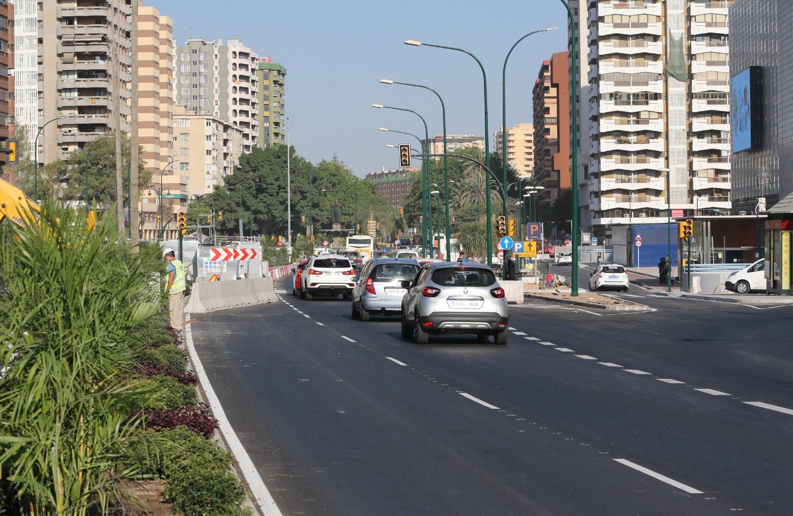 El viernes, 17 de julio, será una de esas fechas que se inscriben en las efemérides malagueñas. Ese día, más de diez años después de la primera ocupación por las obras del metro, se dará por terminada la reposición en superficie de la avenida de Andalucía.