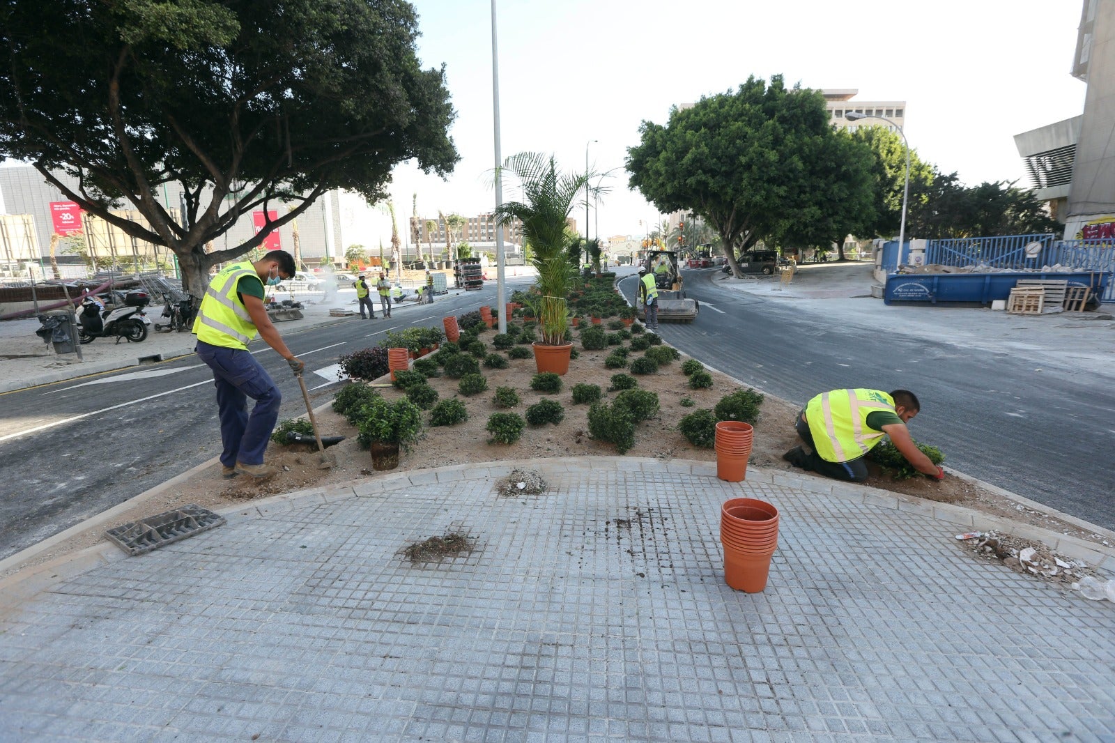 El viernes, 17 de julio, será una de esas fechas que se inscriben en las efemérides malagueñas. Ese día, más de diez años después de la primera ocupación por las obras del metro, se dará por terminada la reposición en superficie de la avenida de Andalucía.