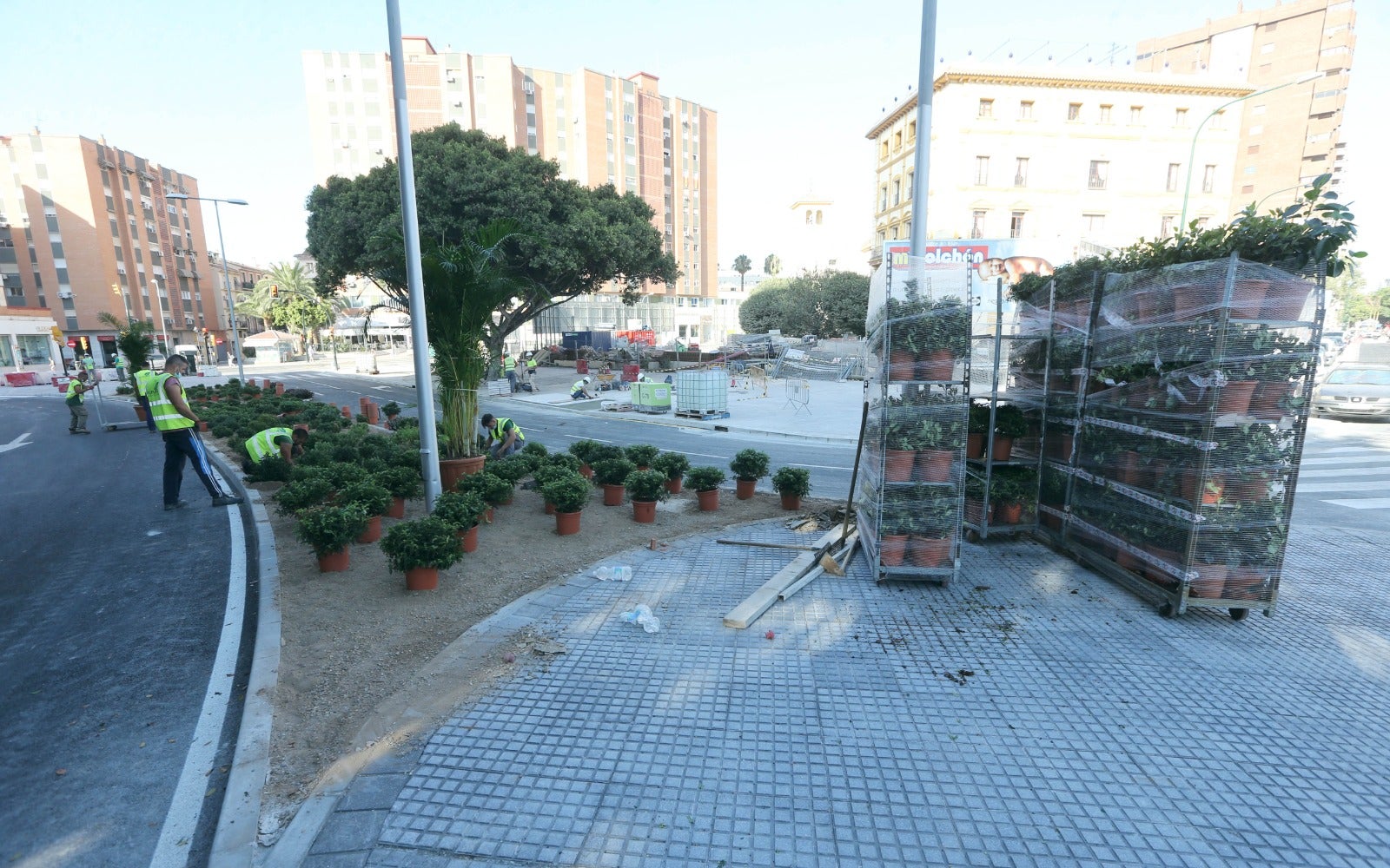 El viernes, 17 de julio, será una de esas fechas que se inscriben en las efemérides malagueñas. Ese día, más de diez años después de la primera ocupación por las obras del metro, se dará por terminada la reposición en superficie de la avenida de Andalucía.