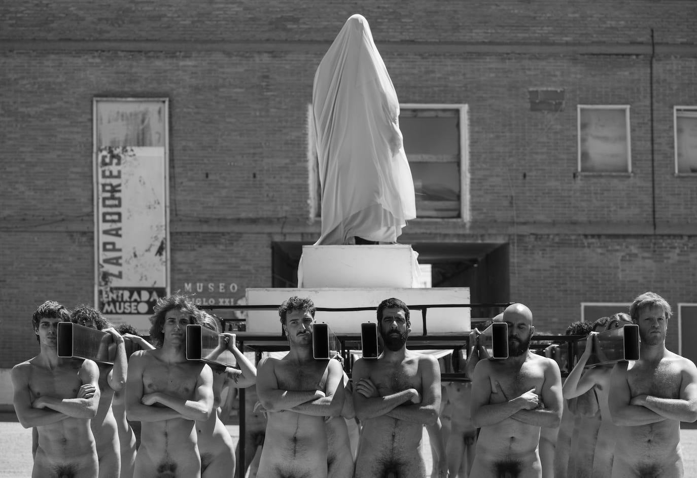 Fotos: Imágenes de la performance &#039;Ensayo de fe&#039;, de Ernesto Artillo
