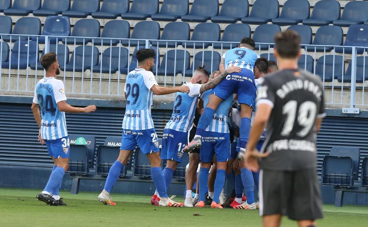 Crónica, fotos y vídeos del Málaga 2 - Alcorcón 0 | Jornada 41 de la Liga Smartbank