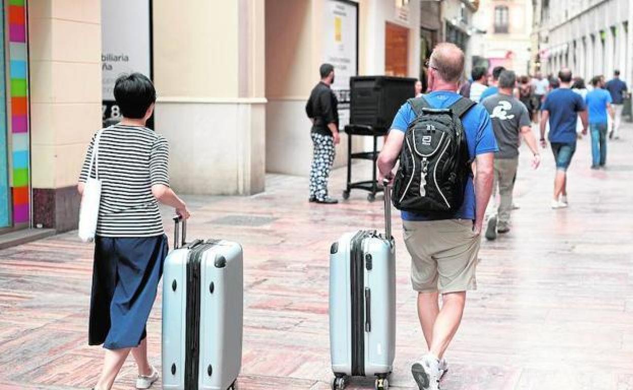 La Junta espera poner en marcha el bono turístico en el próximo otoño