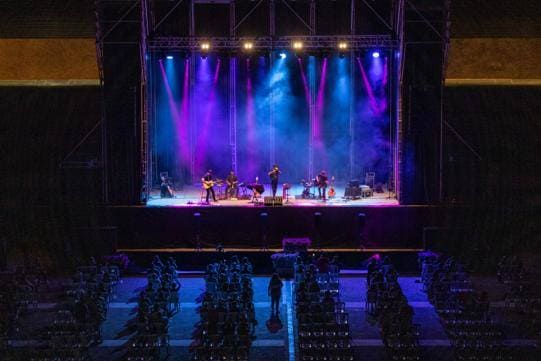 Unas 300 personas asisten al recital de la banda en Málaga