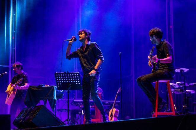 Unas 300 personas asisten al recital de la banda en Málaga