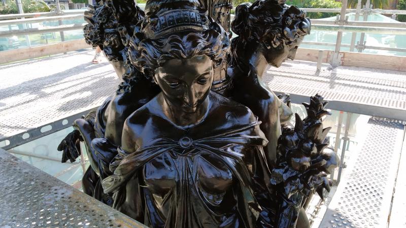 El Ayuntamiento saca lustre a una de las fuentes más emblemáticas de Málaga, fundida en el siglo XIX en Francia y que antes estuvo en las hoy plazas de la Constitución y de la Marina