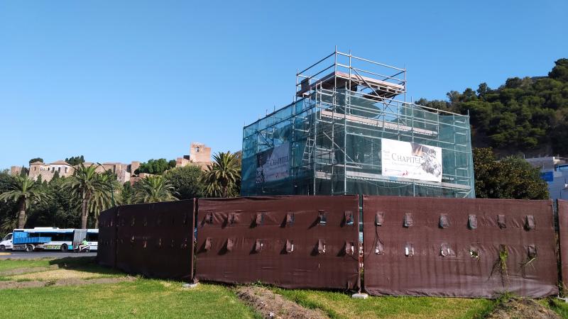 El Ayuntamiento saca lustre a una de las fuentes más emblemáticas de Málaga, fundida en el siglo XIX en Francia y que antes estuvo en las hoy plazas de la Constitución y de la Marina
