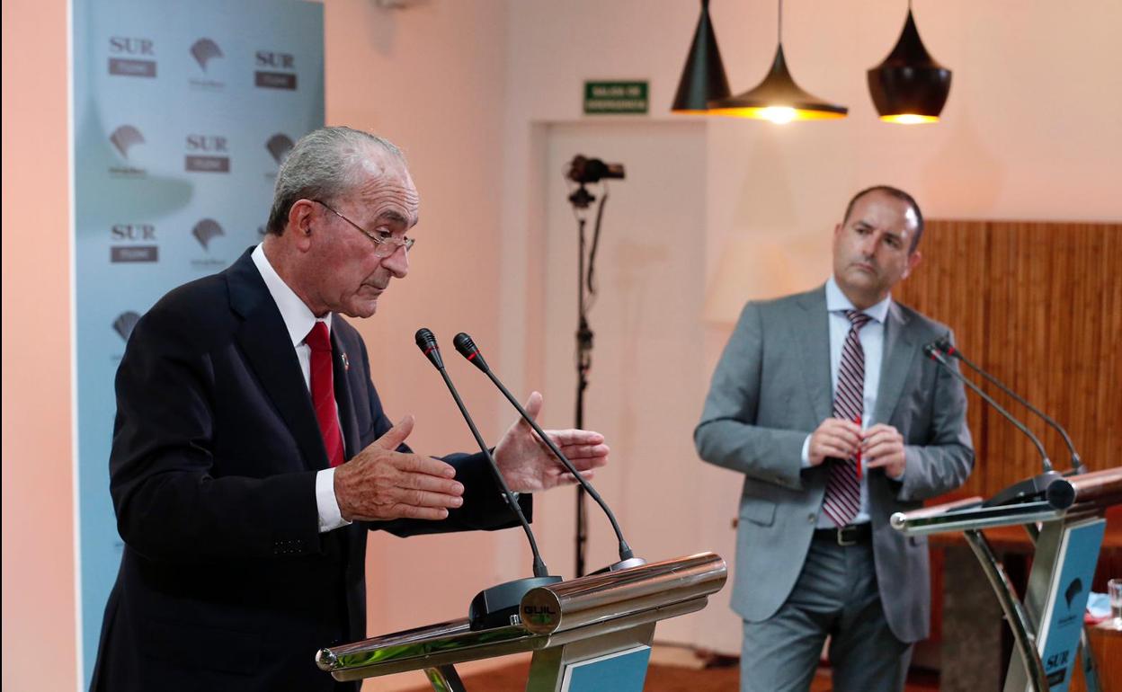 El alcalde, durante su intervención en SUR Live, que moderó el director de SUR, Manuel Castillo.