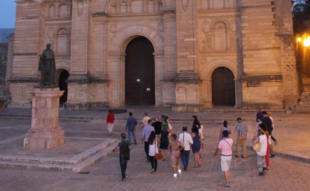 1Visitantes en la Real Colegiata Santa María La Mayor el año pasado