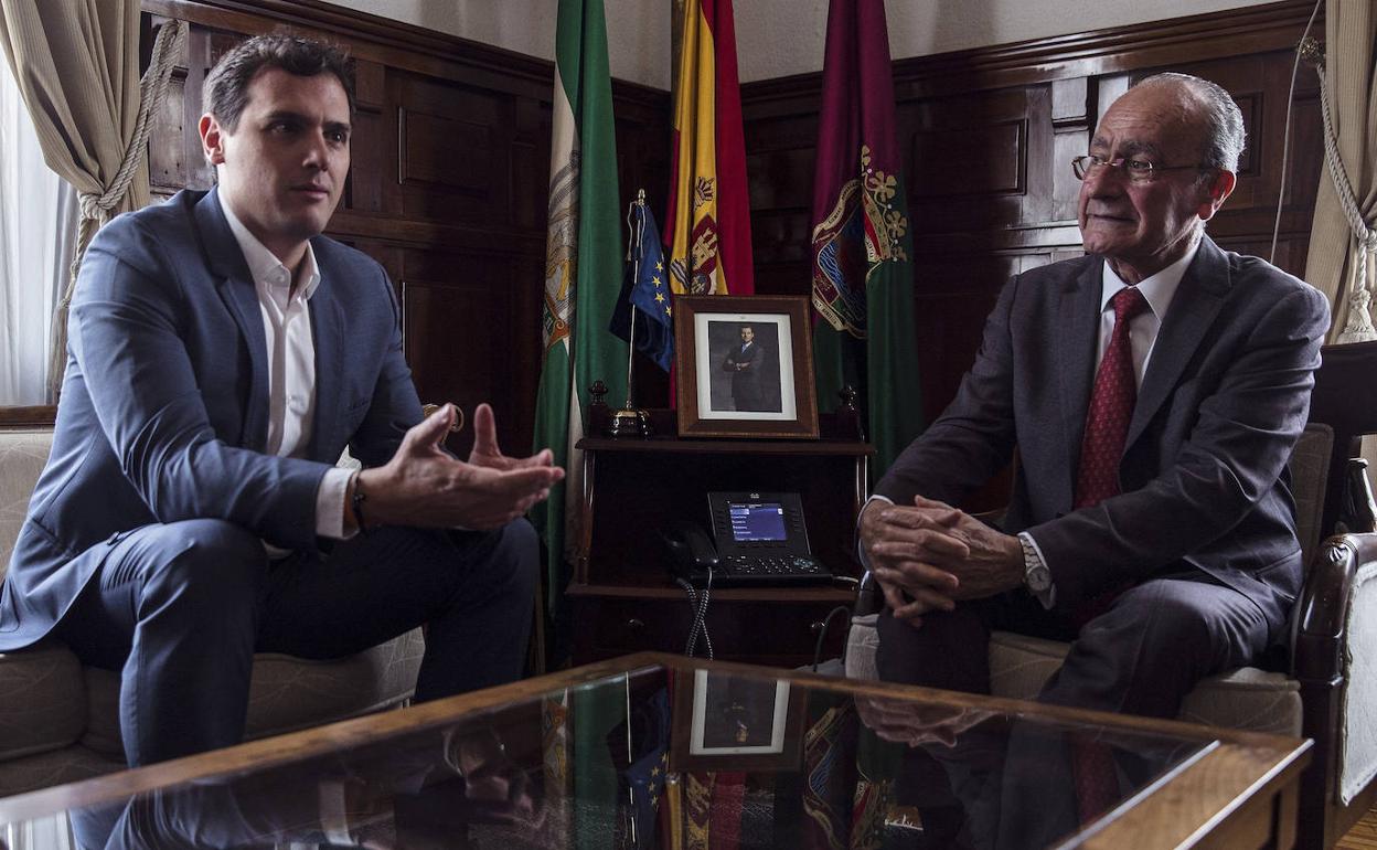 Rivera, con De la Torre, en una foto de archivo de 2017.