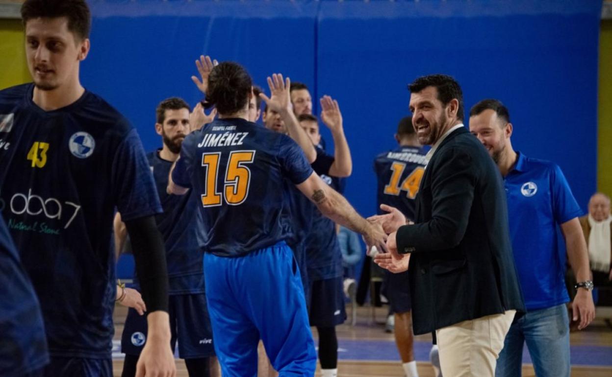 Rafa Piña seguirá al frente del Marbella la próxima temporada en la LEB Plata.