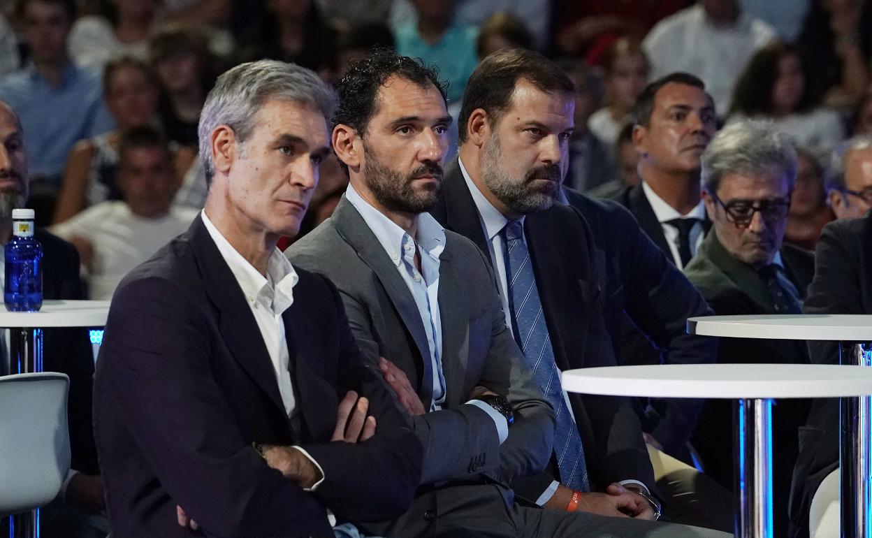 El presidente de la ACB, Antonio Martín, y el de la Federación, Jorge Garbajosa. 