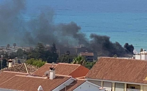 El humo ha sido visible desde varios puntos de la zona este. 