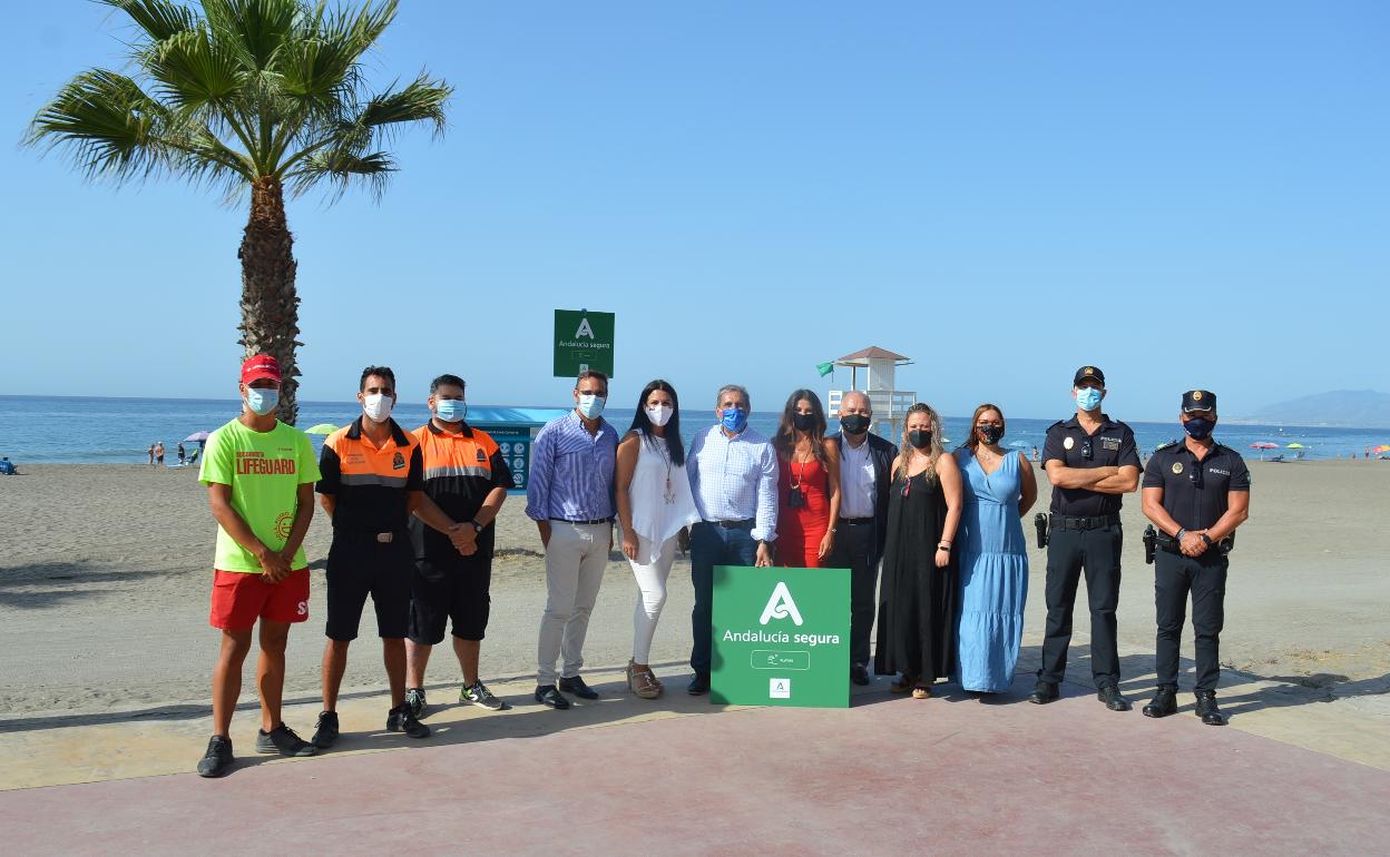 Autoridades, este jueves en el paseo marítimo rinconero. 