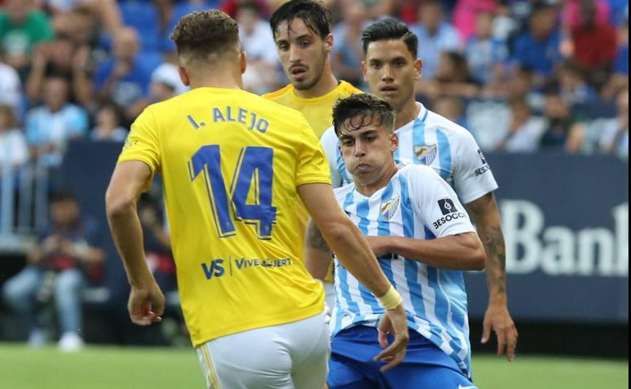 Cristo, en una acción en su debut con el primer equipo, frente al Cádiz. 