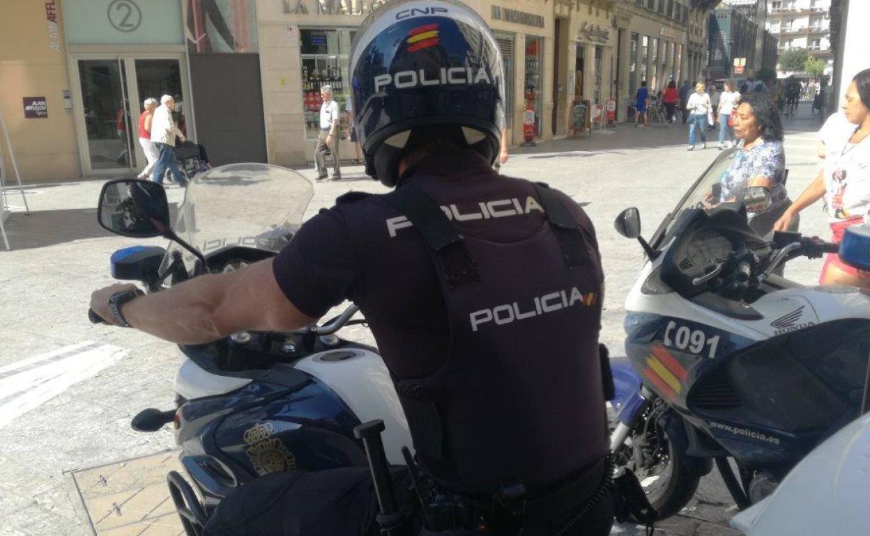 Detenido el propietario de un piso turístico en Fuengirola por vigilar a sus inquilinos a través de una cámara