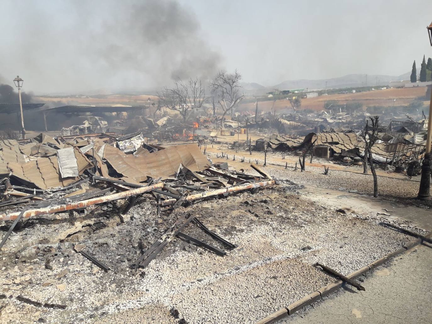 Fotos: Espectacular incendio en un camping de caravanas de Mollina