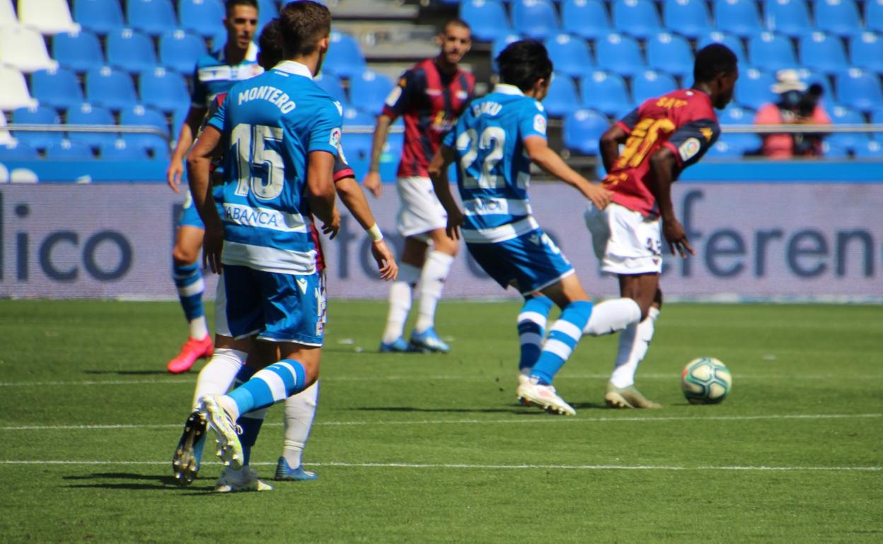 Momento del partido entre el Deportivo y el Extremadura el pasado 12 de julio.