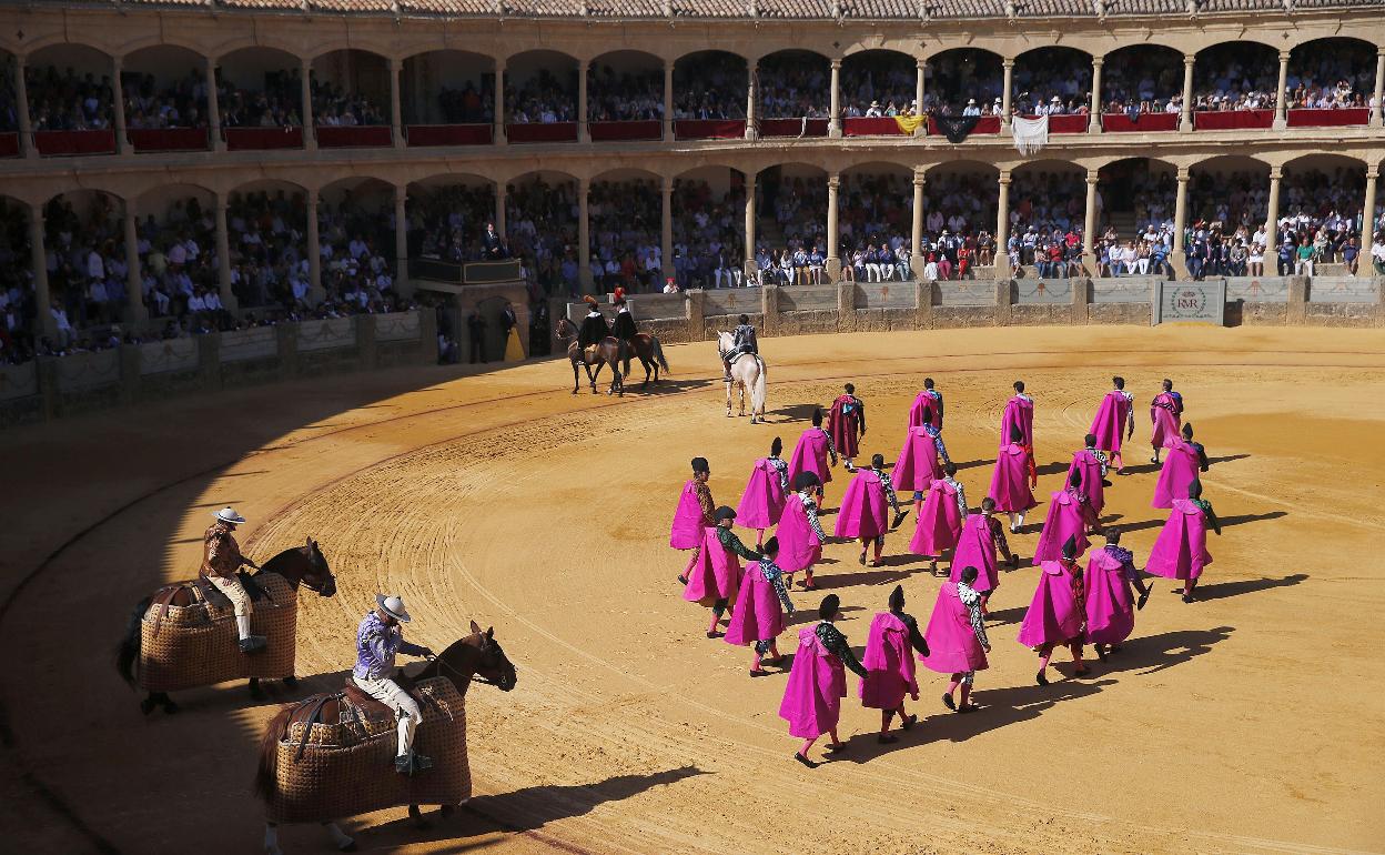 Paseíllo en la plaza de toros de Ronda.