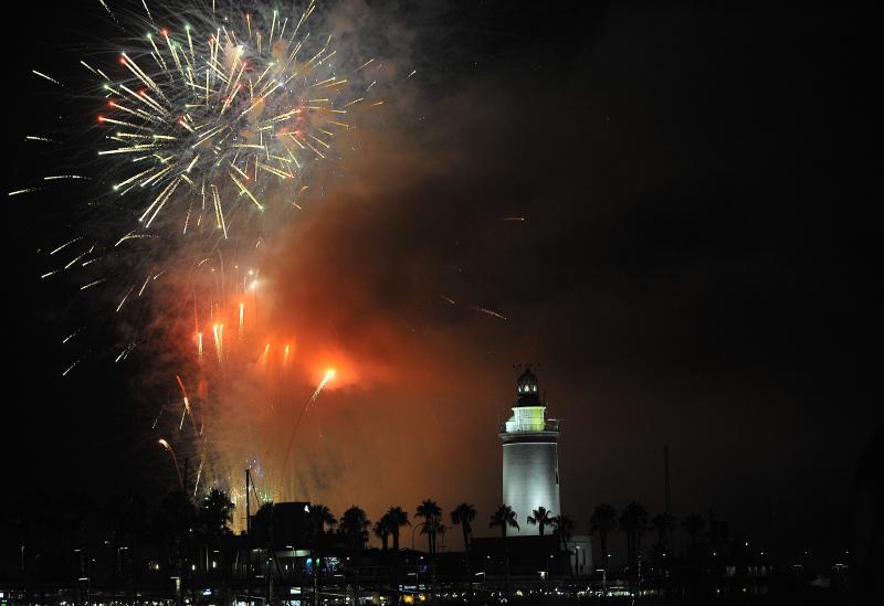 Fotos: Las mejores imágenes de los fuegos artificiales de la Feria de Málaga de los últimos años