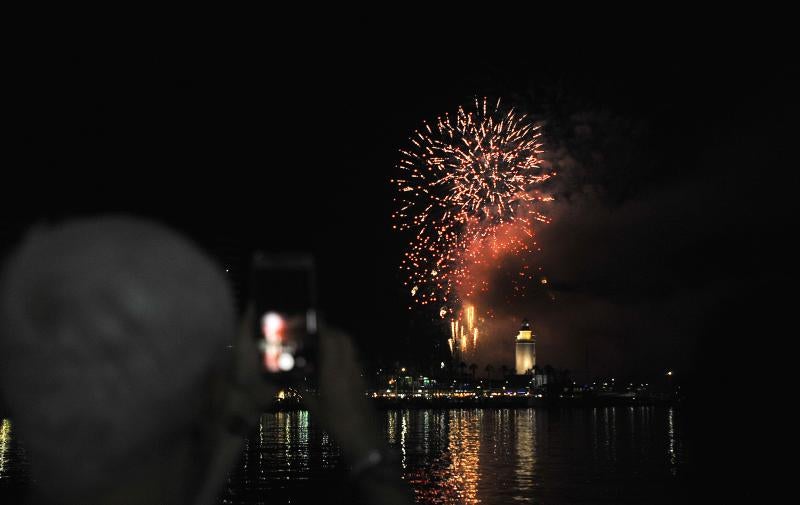 Fotos: Las mejores imágenes de los fuegos artificiales de la Feria de Málaga de los últimos años