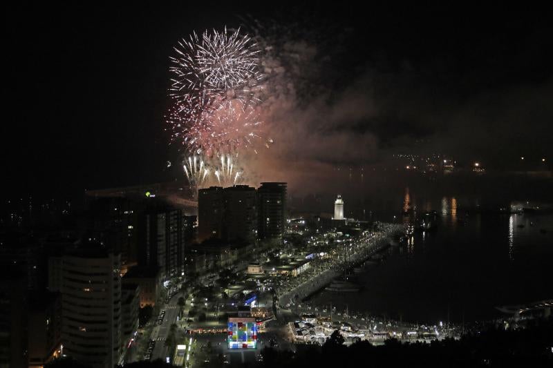Fotos: Las mejores imágenes de los fuegos artificiales de la Feria de Málaga de los últimos años