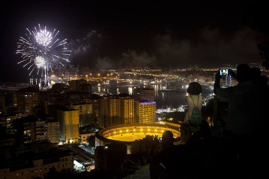 Fotos: Las mejores imágenes de los fuegos artificiales de la Feria de Málaga de los últimos años