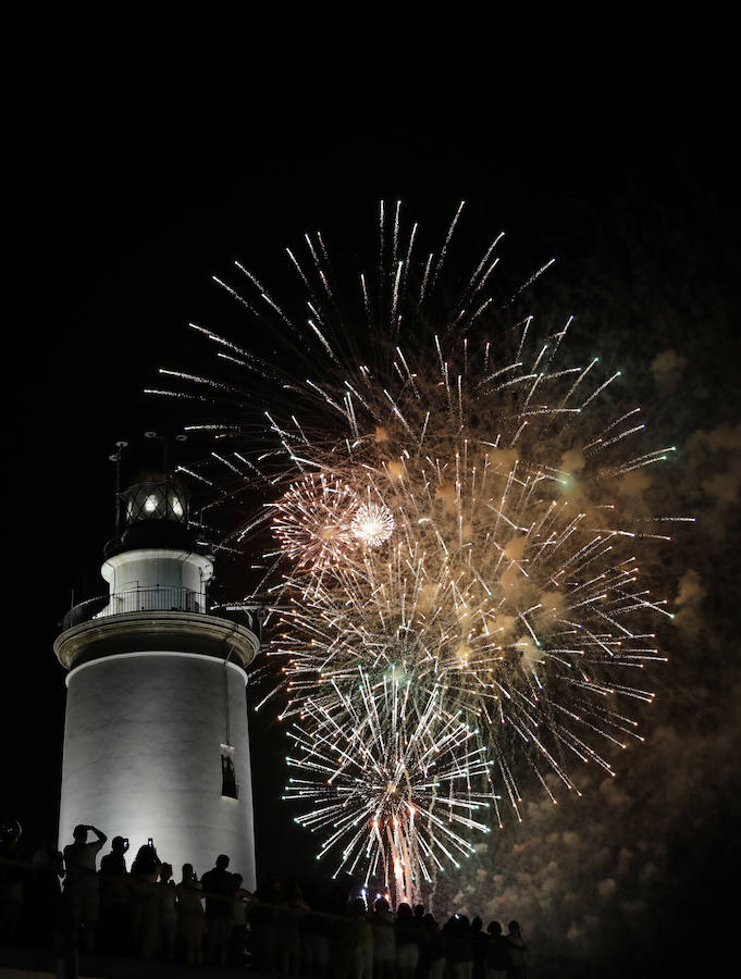 Fotos: Las mejores imágenes de los fuegos artificiales de la Feria de Málaga de los últimos años