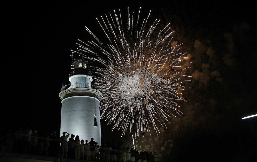 Fotos: Las mejores imágenes de los fuegos artificiales de la Feria de Málaga de los últimos años