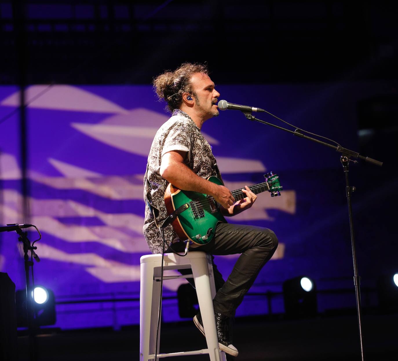 Un concierto por todo lo alto con el acompañamiento vocal y a la guitarra de Ricardo Marín