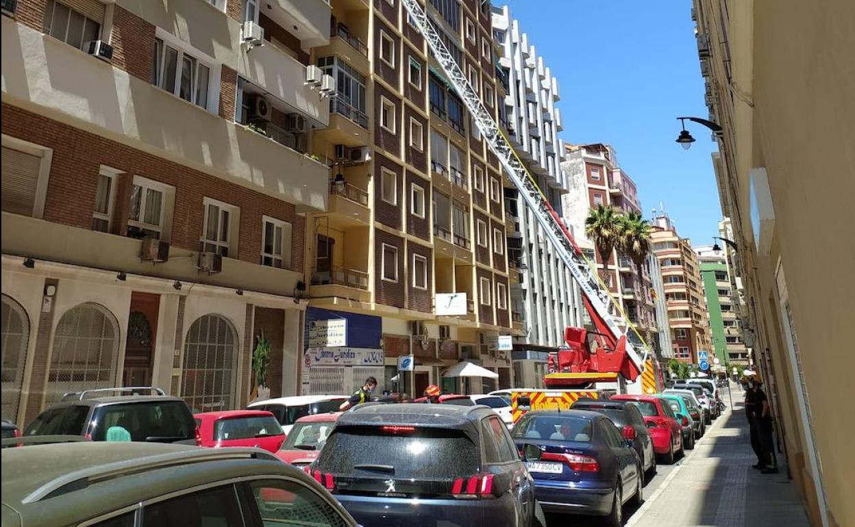 Susto en el barrio del Soho de Málaga por un desprendimiento de cornisa