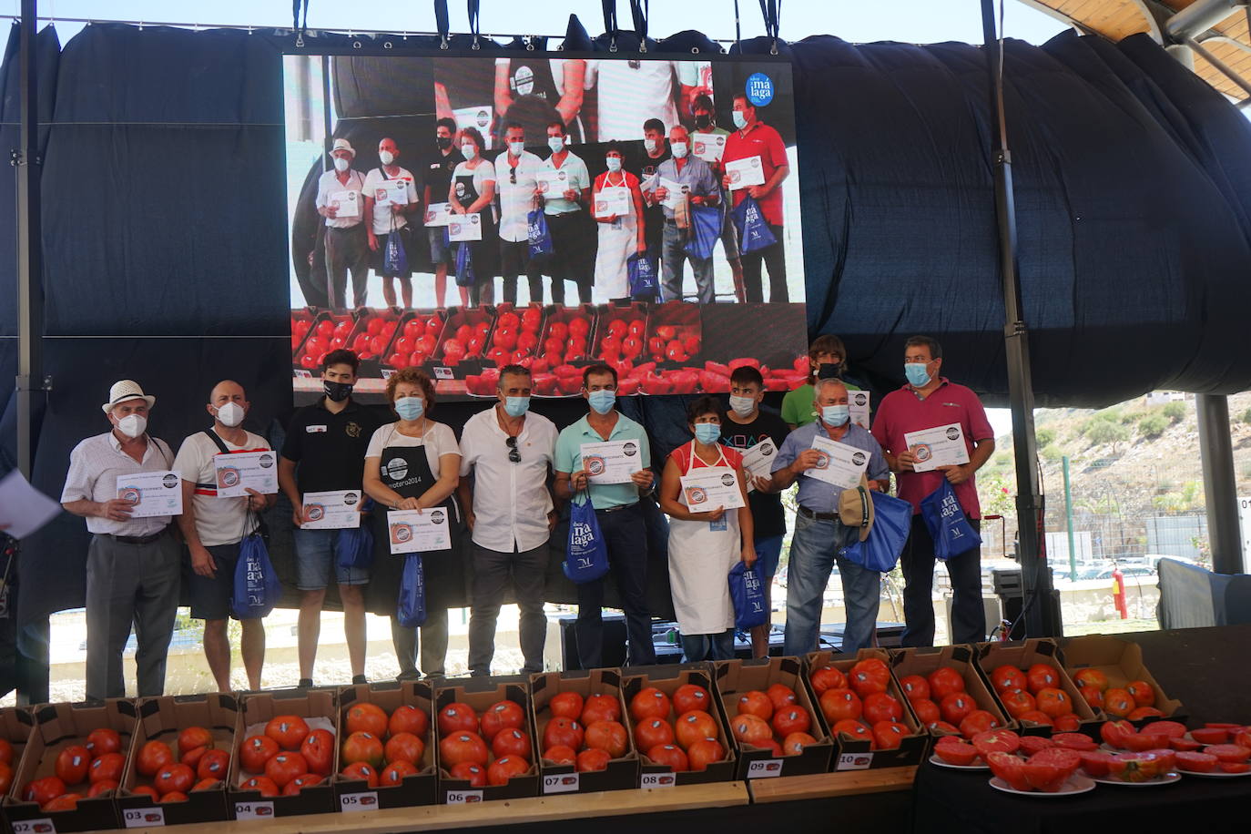 El Mercado Agroalimentario acoge la tradicional subasta de esta exclusiva variedad de tomates, cuya recaudación se destinará a Cruz Roja