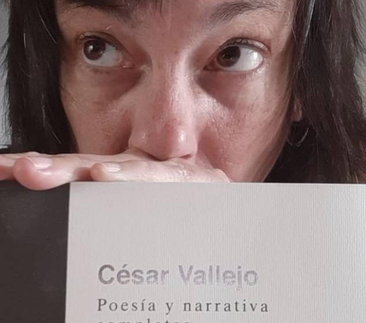 La poeta nos muestra uno de sus autores favoritos: César Vallejo.