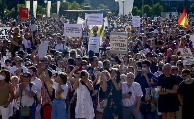 Manifestantes en la Plaza de Colón de Madrid.