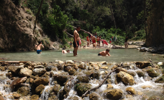 Imagen del cauce del río nerjeño en su tramo medio. 