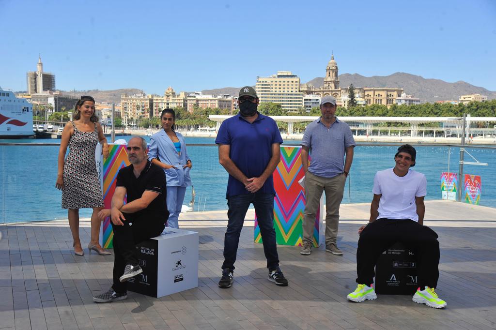 Daniel Calparsoro dirige 'Hasta el cielo, con los actores Miguel Herrán, Luis Tosar y Carolina Yuste; el guionista Jorge Guerricaechevarría, y los productores Borja Pena y Emma Lustres.