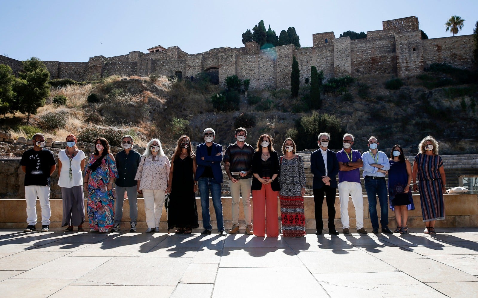 Miembros de la Academia del Cine Andaluz con Marta Velasco, productora y presidenta de la ACA; Lourdes Palacios, vicepresidenta de la ACA y presidenta de Asecan; Adelfa Calvo, actriz y académica constituyente de la ACA; Antonio Dechent, actor, académico constituyente y vocal de la Junta Directiva de la ACA; Juan Antonio Vigar, director del Festival de Málaga y vocal de la Junta Directiva de la ACA y los miembros de la Junta Directiva: Mercedes Hoyos, Enrique Iznaola, Yolexsy González, Salud Requera, Gervasio Iglesias, Antonio Pérez, Antonio Hens y Piluca Querol.