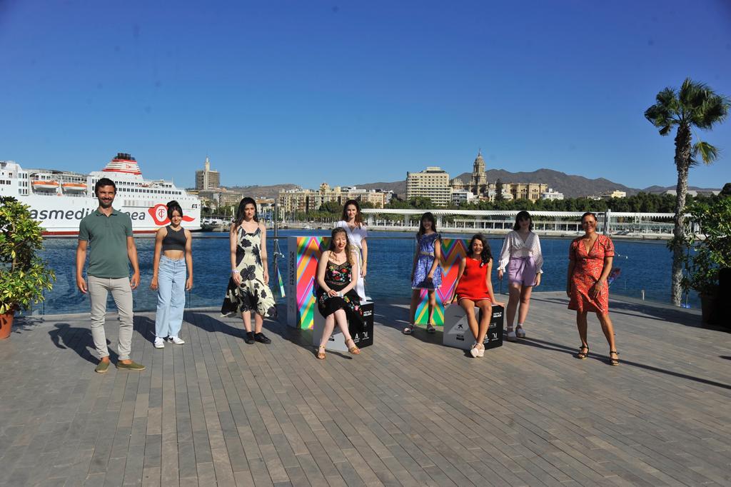 Photocall con el equipo de la película 'Las niñas', con la directora Pilar Palomero, las actrices Andrea Fandos, Zoe Arnao, Ainara Nieto, Carola Gurpegui, Elisa Martínez, Julia Sierra, y los productores Valerie Delpierre y Álex Lafuente.