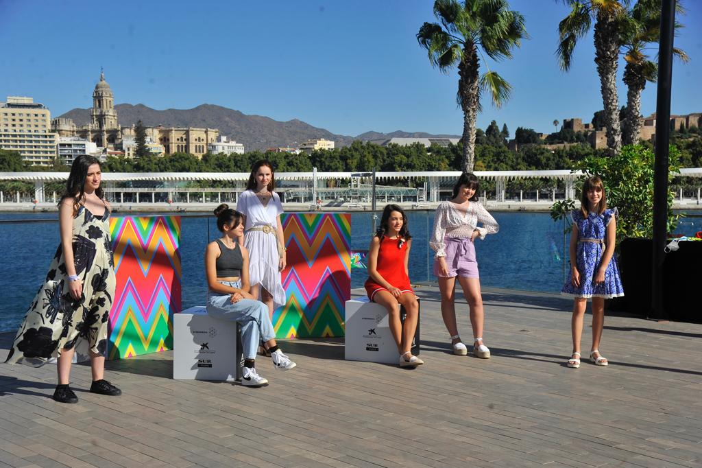 Photocall con el equipo de la película 'Las niñas', con la directora Pilar Palomero, las actrices Andrea Fandos, Zoe Arnao, Ainara Nieto, Carola Gurpegui, Elisa Martínez, Julia Sierra, y los productores Valerie Delpierre y Álex Lafuente.