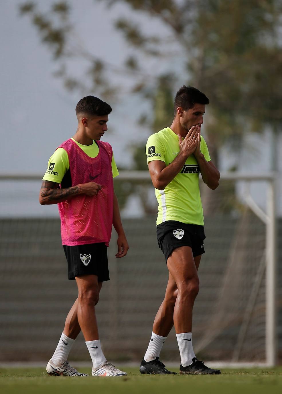 El técnico malaguista se reunió durante más de veinte minutos con los jugadores afectados por el procedimiento de despido colectivo emprendido en el club.