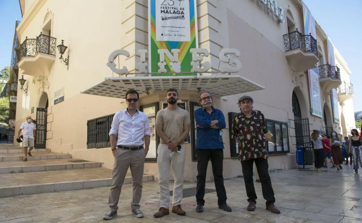 Los directores del documental, Germán Roda y Venci D. Kostov, junto a dos de los fundadores de La Zaranda, Eusebio Calonge y Francisco Sánchez. 