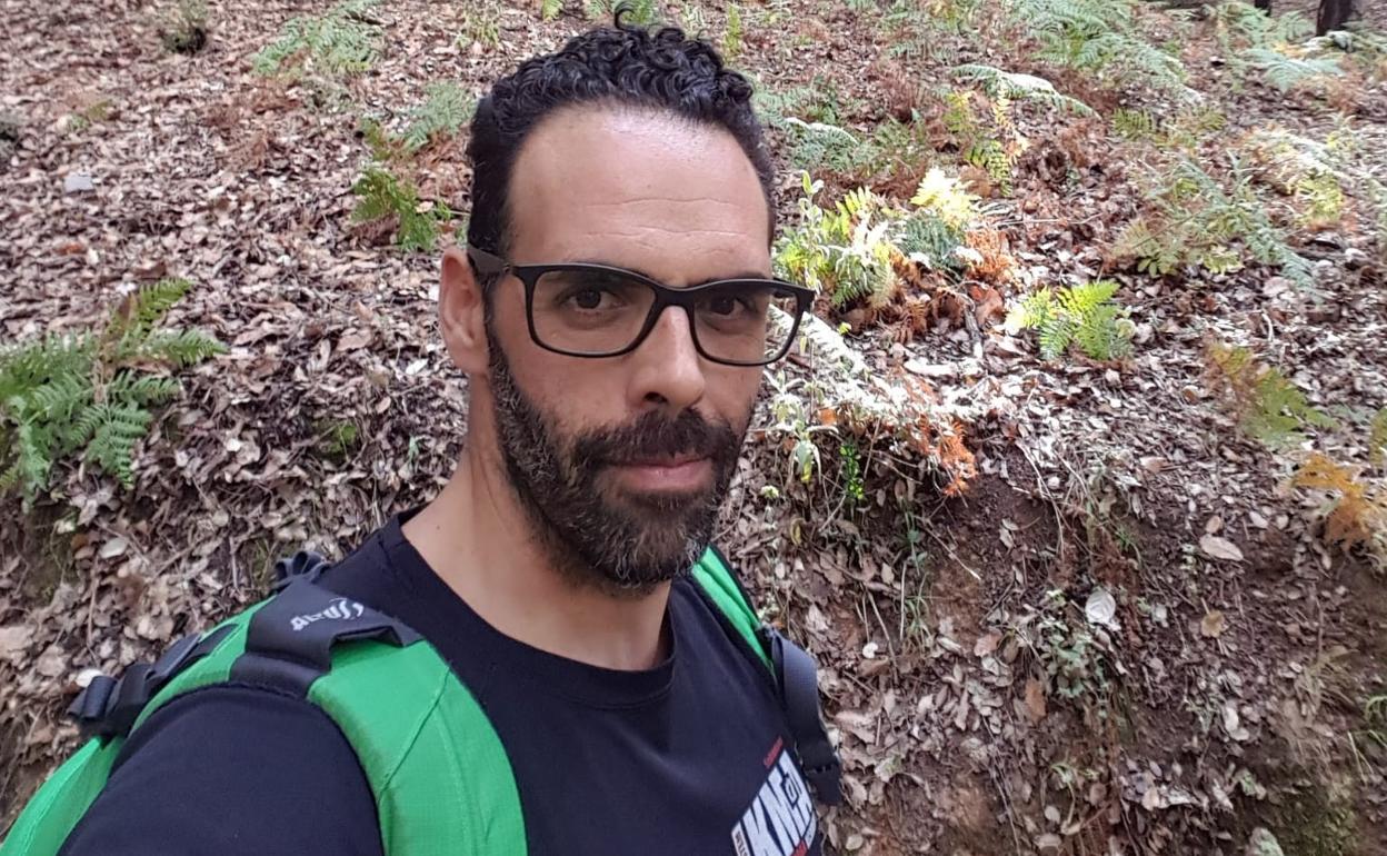 José Antonio Gómez Serrano, durante una de sus jornadas de trabajo en los bosques de la provincia. 