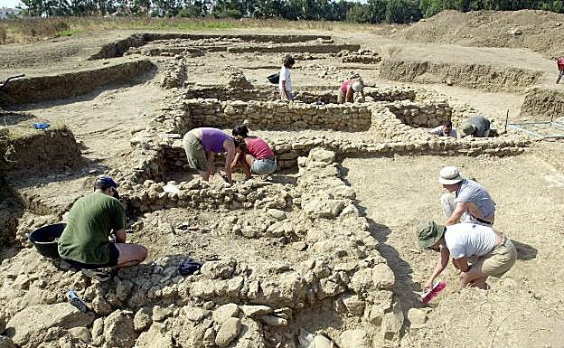 Excavaciones realizadas en 2003 en el Cerro del Villar. 