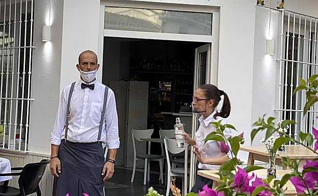 «Volver a El Cortijo, comida buena acompañada de vinos»