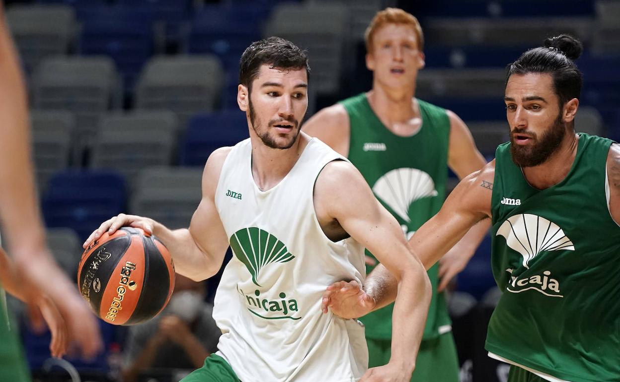 Brizuela y Francis Alonso, en un entrenamiento del Unicaja. 