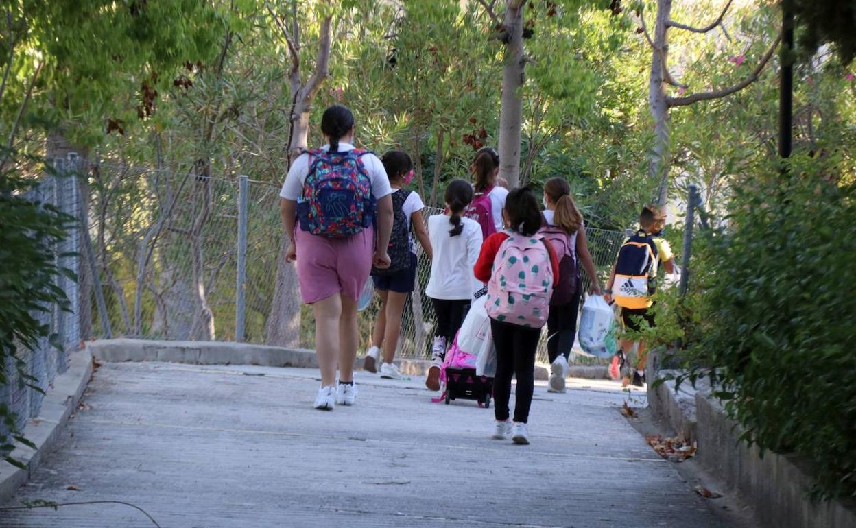 Entrada al colegio Juan Carrillo.