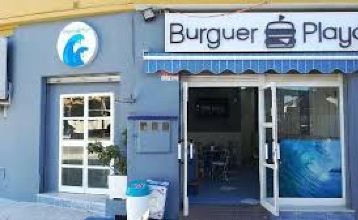 Vista de la terraza de Burger Playa. 