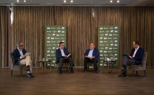 José Moyano, Agustín Peláez, Federico Beltrán y Ramón Gil, ayer en el foro de SUR dedicado a 'La industria cárnica en Málaga: retos y oportunidades'. 